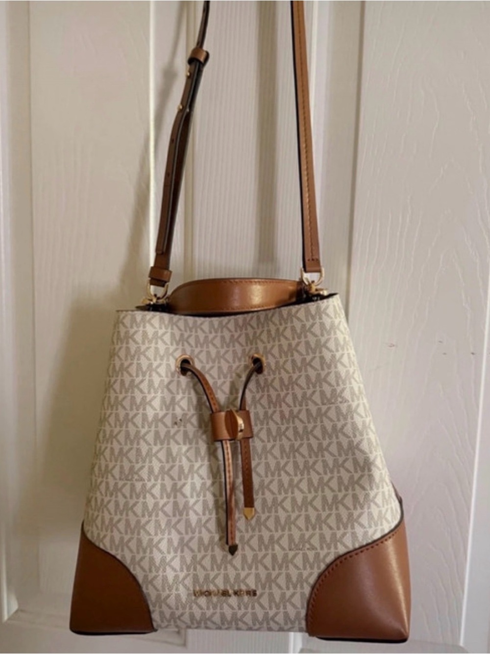 Michael Kors Cream & Brown Signature Drawstring Shoulder Bag